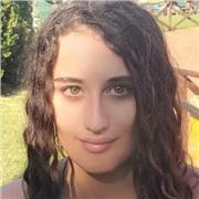 Studentessa universitaria, diplomata al liceo quattro anni fa con il massimo dei voti, impartisce ripetizioni di qualsiasi materia